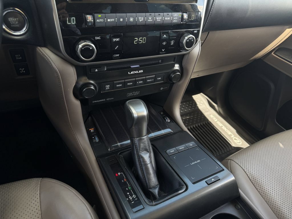 Used 2023 Lexus GX 460 Luxury w/ Accessory Package AWD/4WD image 18