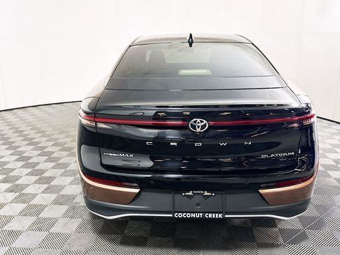 Used 2023 Toyota Crown Platinum AWD/4WD image 4
