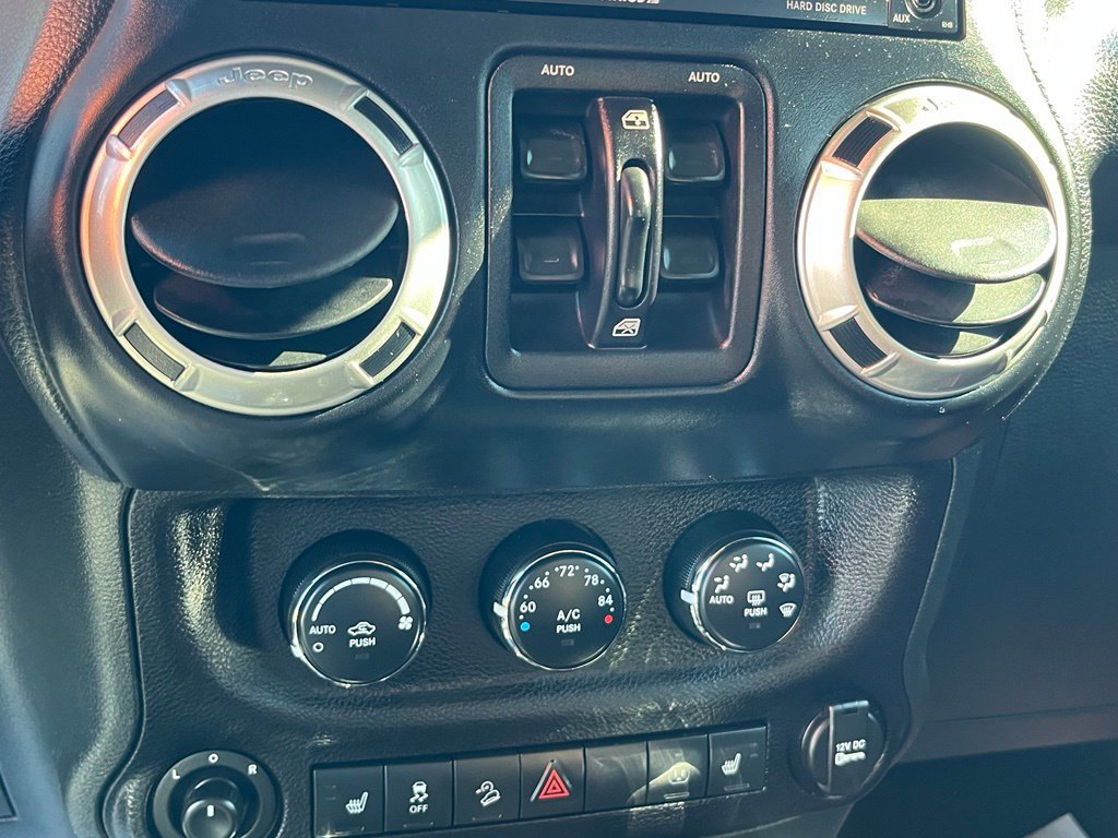 Used 2015 Jeep Wrangler Unlimited Rubicon AWD/4WD image 24