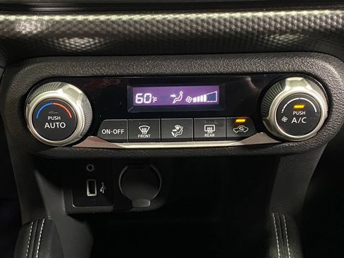 Used 2019 Nissan Kicks FWD image 23