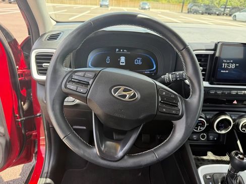 Certified 2023 Hyundai Venue Limited FWD image 15
