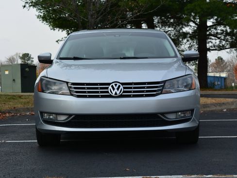 Used 2014 Volkswagen Passat TDI SE image 2