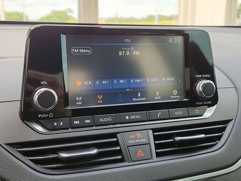 Used 2024 Nissan Altima 2.5 S FWD image 8