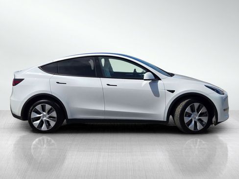 Used 2023 Tesla Model Y Long Range AWD/4WD image 3