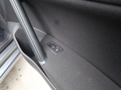 Used 2015 Volkswagen Golf Launch Edition FWD image 32