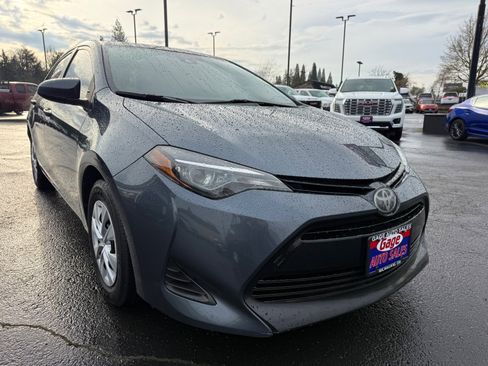 Used 2019 Toyota Corolla L image 12