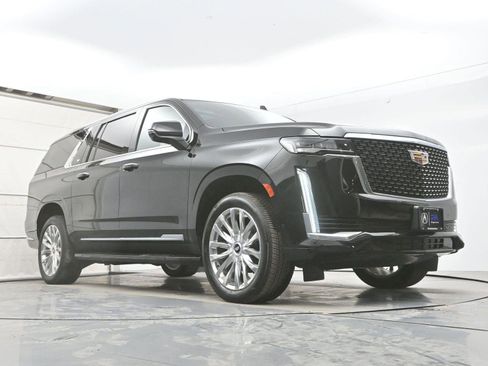 Used 2023 Cadillac Escalade ESV Premium Luxury image 10