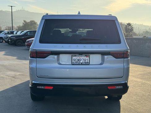 Used 2023 Jeep Wagoneer L 4WD image 4
