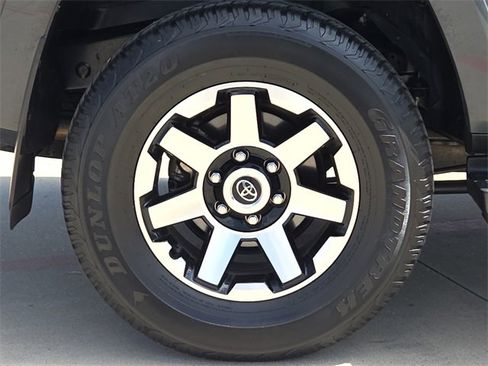 Used 2024 Toyota 4Runner TRD Off-Road Premium image 9