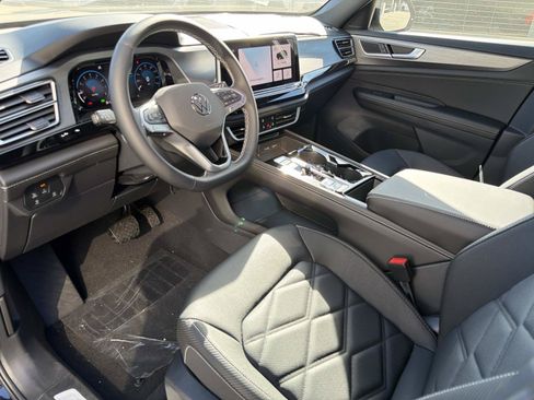 New 2026 Volkswagen Atlas Cross Sport SE FWD image 13