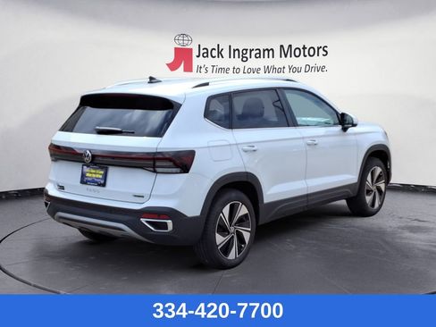 New 2025 Volkswagen Taos SE image 5