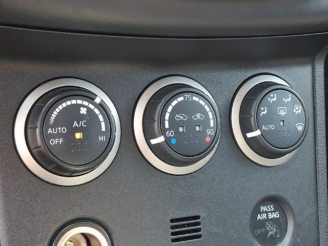 Used 2013 Nissan Rogue SV w/ Premium Pkg AWD/4WD image 17