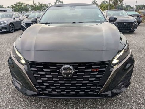 Used 2023 Nissan Altima 2.5 SR w/ SR Premium Package FWD image 9