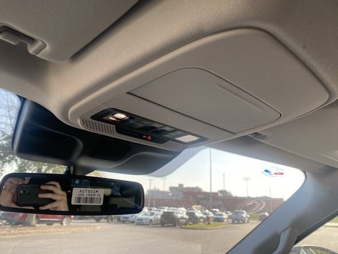 New 2025 Ford Expedition Active image 25