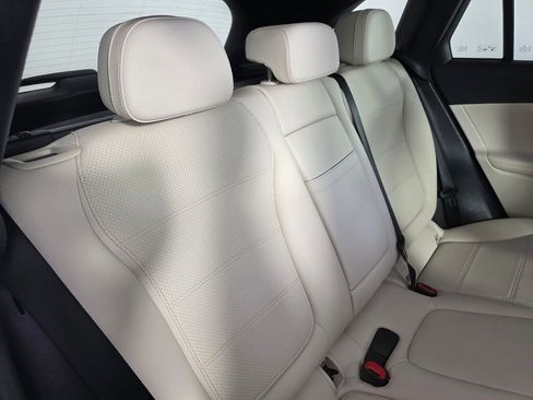 Used 2025 Mercedes-Benz GLC 300 image 27