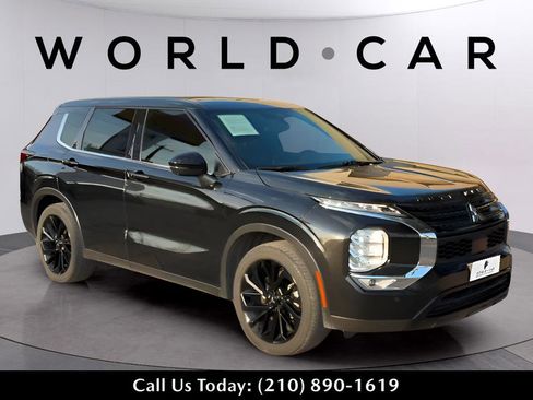 Used 2023 Mitsubishi Outlander SE Black Edition image 2
