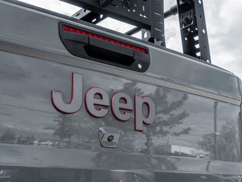 Used 2021 Jeep Gladiator Rubicon AWD/4WD image 17