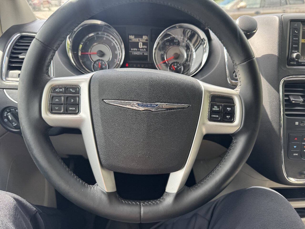 Used 2014 Chrysler Town & Country Touring FWD image 12