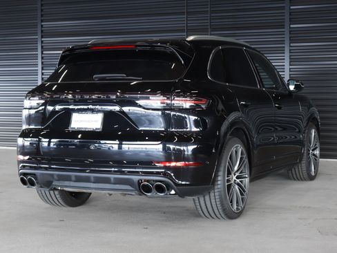 Certified 2022 Porsche Cayenne Turbo image 10