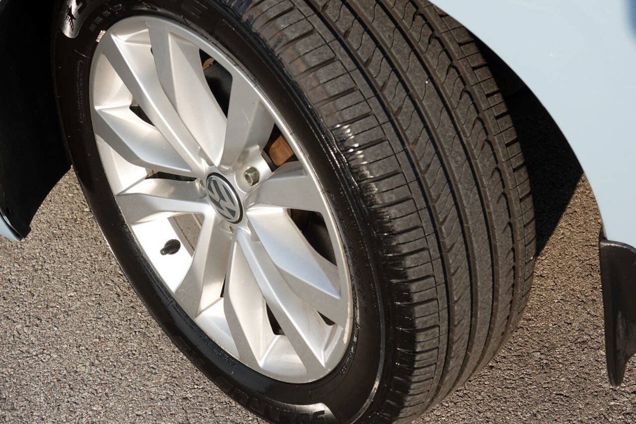 Used 2014 Volkswagen Beetle TDI FWD image 16