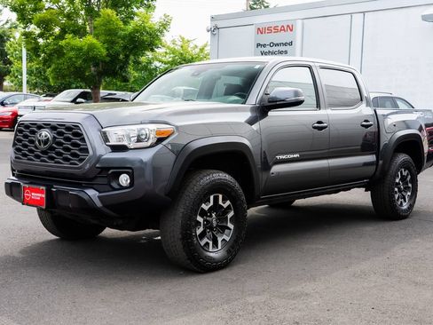 Used 2020 Toyota Tacoma TRD Off-Road w/ Technology Package AWD/4WD image 3