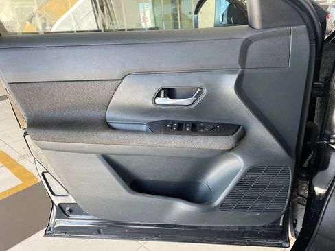 Certified 2025 Nissan Kicks SV FWD image 9