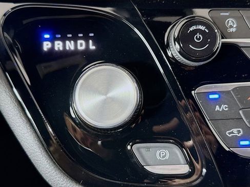 New 2026 Chrysler Pacifica Select image 16