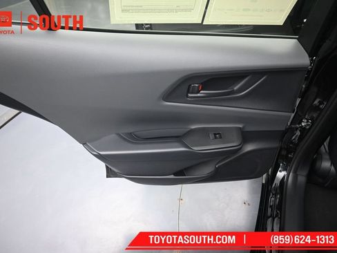 Used 2025 Toyota Prius LE AWD/4WD image 27