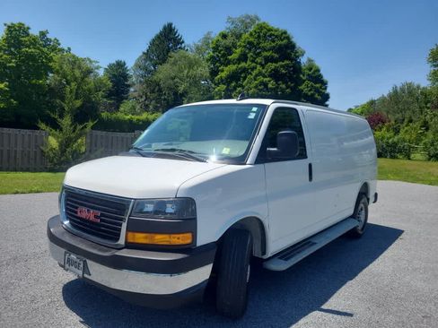 Used 2025 GMC Savana 2500 w/ Driver Convenience Package RWD image 2