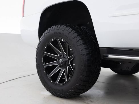 Used 2018 Chevrolet Tahoe Premier AWD/4WD image 19