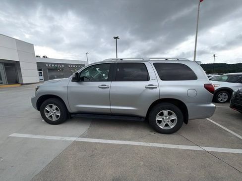 Used 2022 Toyota Sequoia SR5 AWD/4WD image 31