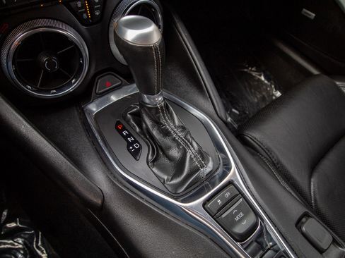 Used 2019 Chevrolet Camaro LT w/ Technology Package image 19