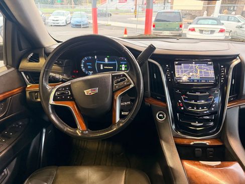 Used 2016 Cadillac Escalade Premium image 15