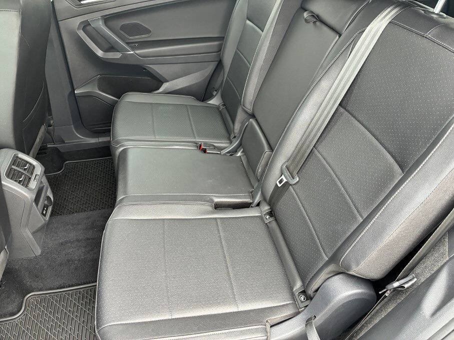 Used 2020 Volkswagen Tiguan SE w/ Panoramic Sunroof Package FWD image 30