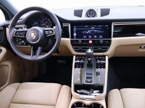 Used 2024 Porsche Macan AWD/4WD image 17