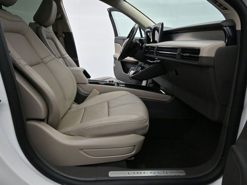 Used 2022 Lincoln Corsair AWD w/ Premium Package image 18