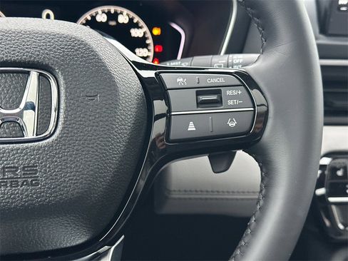 New 2025 Honda Pilot Touring image 24