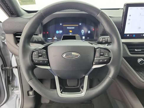 Used 2025 Ford Explorer Platinum w/ LUX Leather Package AWD/4WD image 25