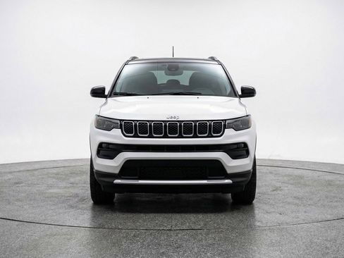 Used 2025 Jeep Compass Trailhawk image 2