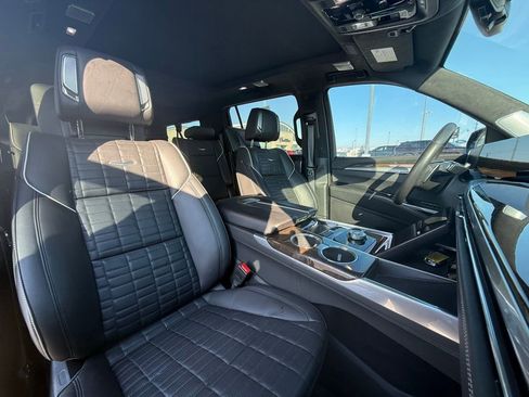 Used 2025 Cadillac Escalade ESV Sport Platinum image 31