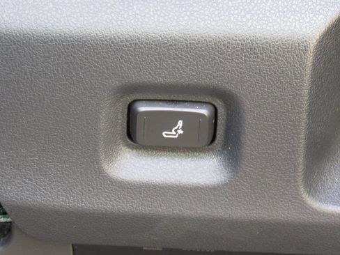 Certified 2025 Toyota Tacoma SR5 AWD/4WD image 16