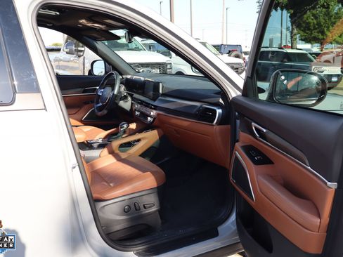 Used 2025 Kia Telluride EX X-Line AWD/4WD image 32