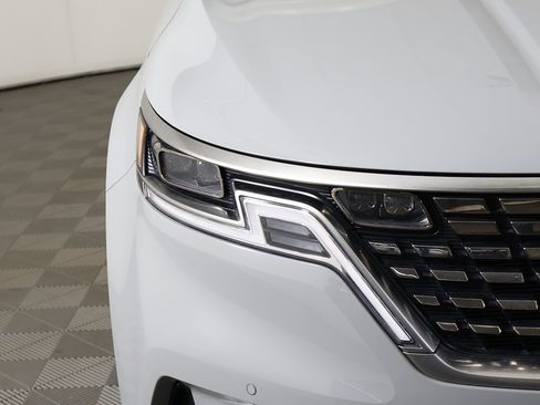 Used 2024 Kia Carnival SX Prestige image 17