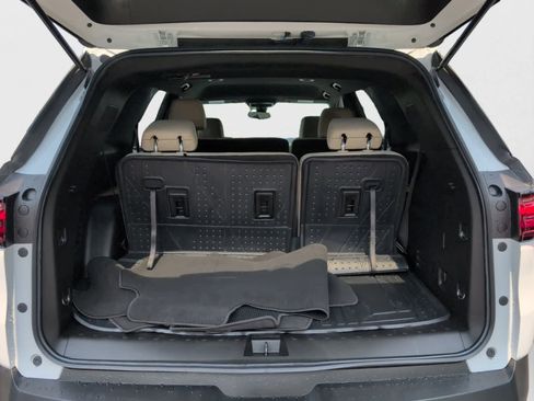 Used 2023 Chevrolet Traverse LS image 25