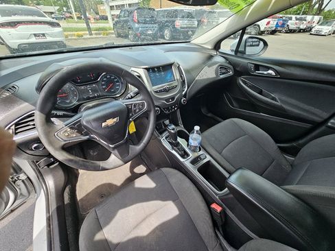 Used 2018 Chevrolet Cruze LT FWD image 20