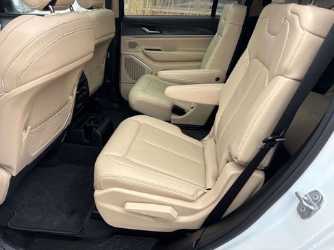 Used 2022 Jeep Grand Cherokee L Limited AWD/4WD image 8