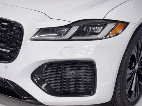 Used 2024 Jaguar XF R-Dynamic SE RWD image 12