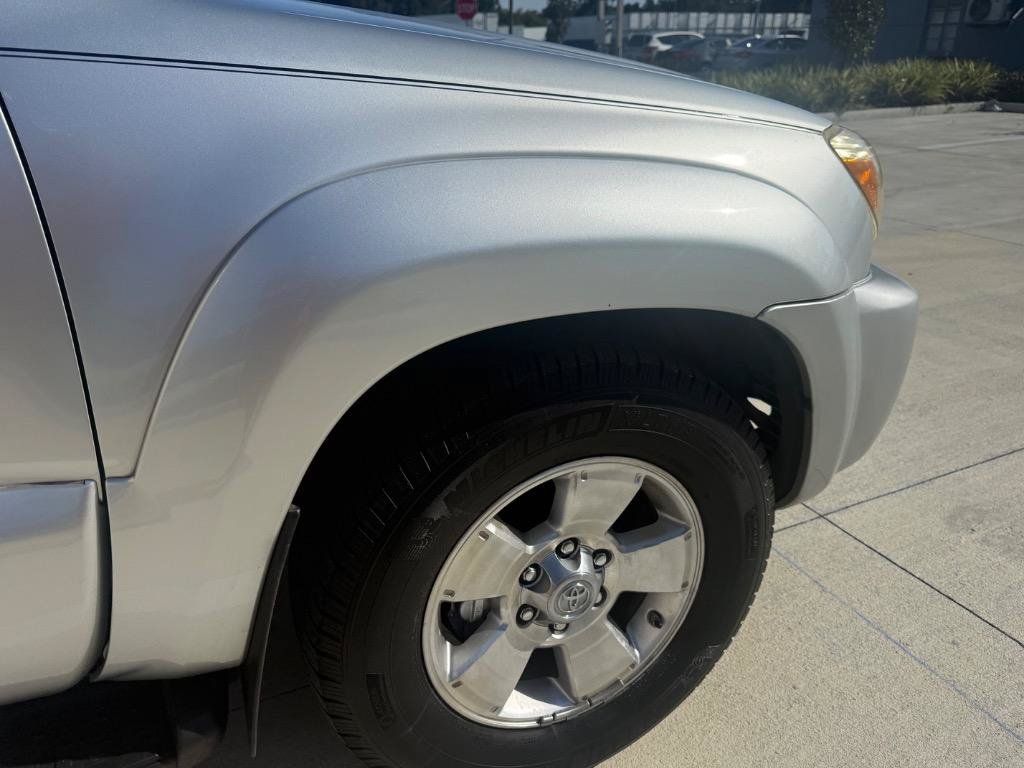Used 2007 Toyota 4Runner SR5 AWD/4WD image 3