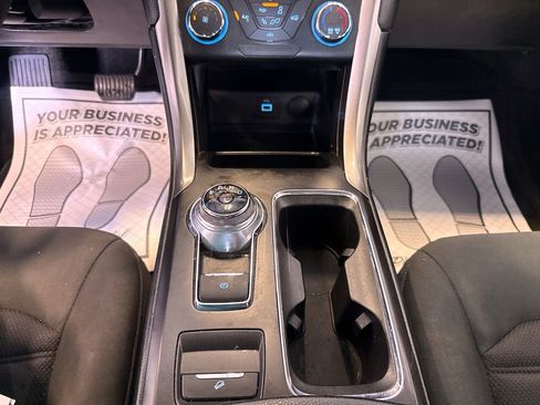 Used 2018 Ford Fusion SE FWD image 19