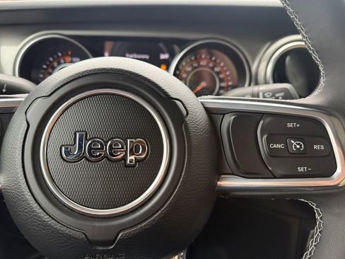 Certified 2023 Jeep Gladiator Overland w/ LED Lighting Group image 26